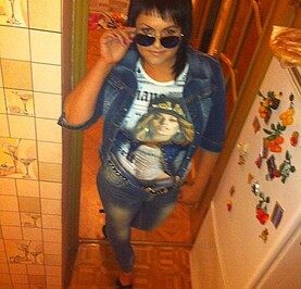 Брюнеточка